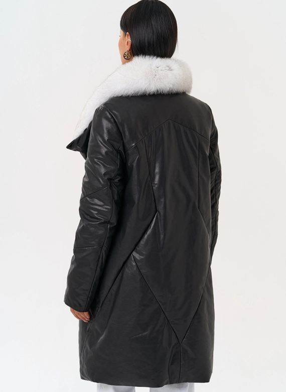 Пуховик из натуральной кожи с меховым воротником