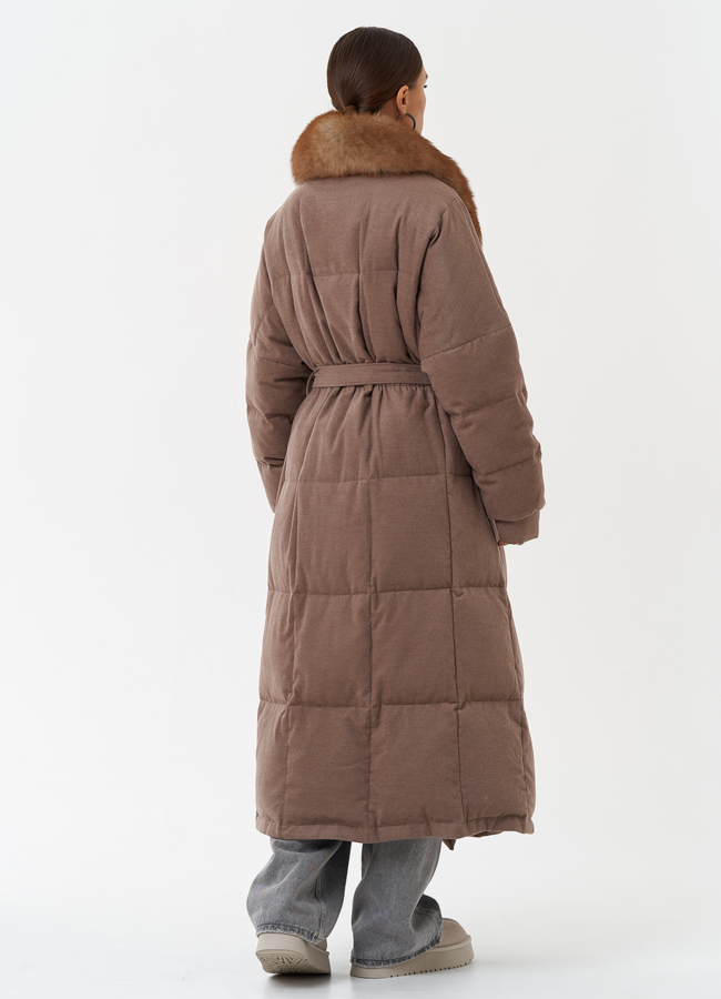 Длинный пуховик с отделкой из меха песца модель № 28835 универмаг малина