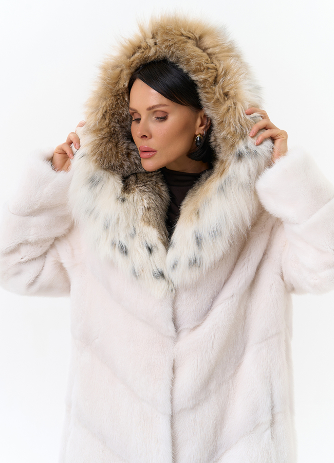 Светлая шуба с рысью модель № 21630 универмаг малина