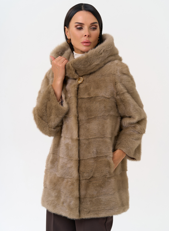 Шуба из норки бежевого цвета