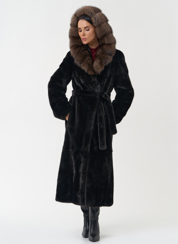 Норковая шуба с капюшоном из меха соболя