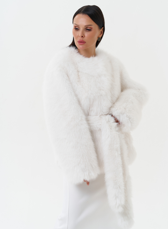 Укороченная шуба из эко песца в белом цвете