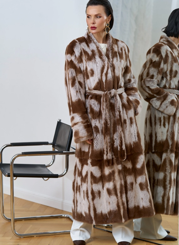 Шуба из норки с анималистичным принтом