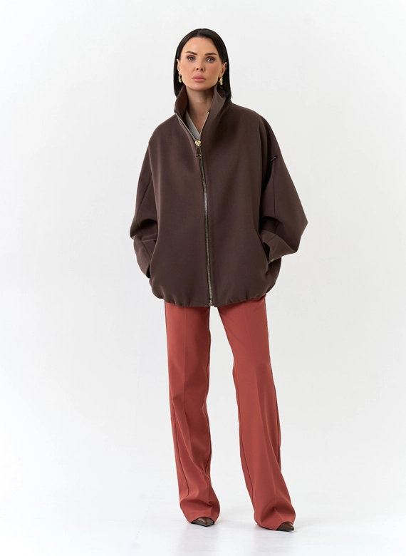 Женское укороченное пальто с высоким воротником