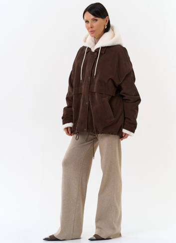 Женская утепленная куртка с отделкой из эко меха