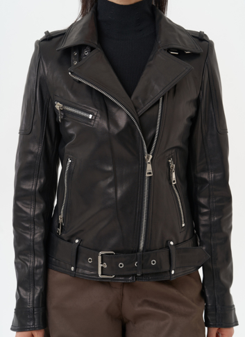 Женская куртка - косуха черного цвета 