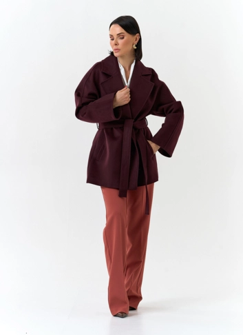 Женское укороченное пальто с английским воротником фото