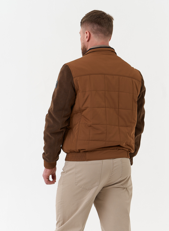Мужская куртка бомбер коричневого цвета