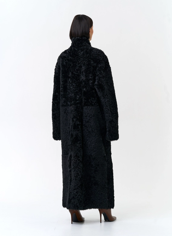 Двусторонняя женская дубленка из овчины в черном цвете