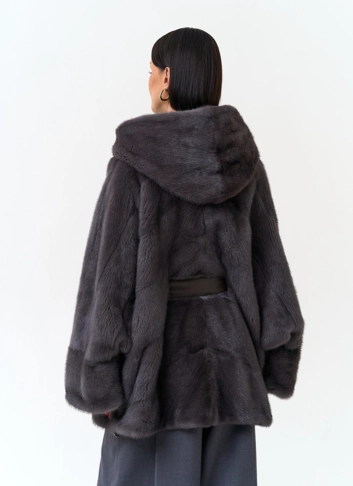 Женская шуба из меха норки с капюшоном фото