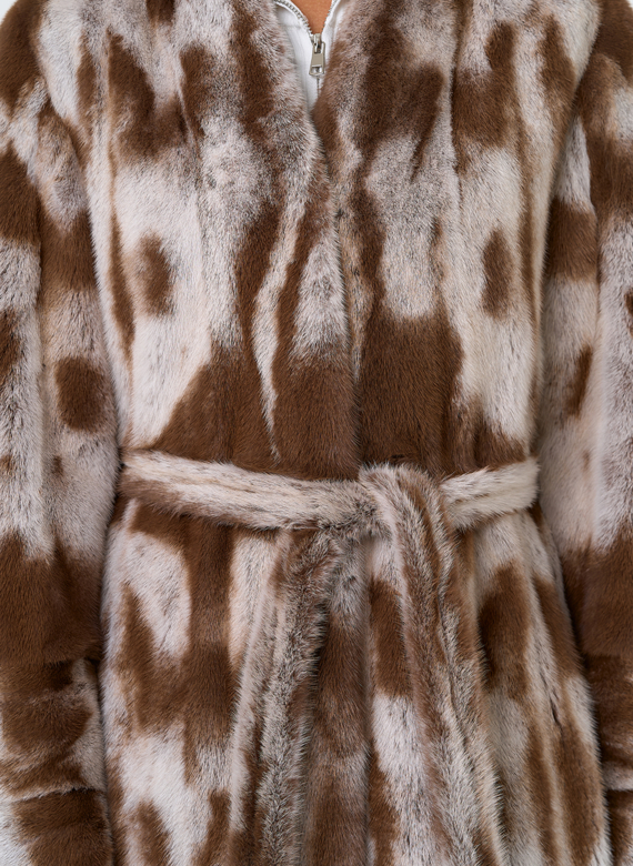 Шуба из норки с анималистичным принтом