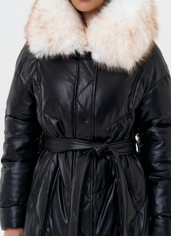 Женский пуховик из эко кожи с отделкой из эко меха