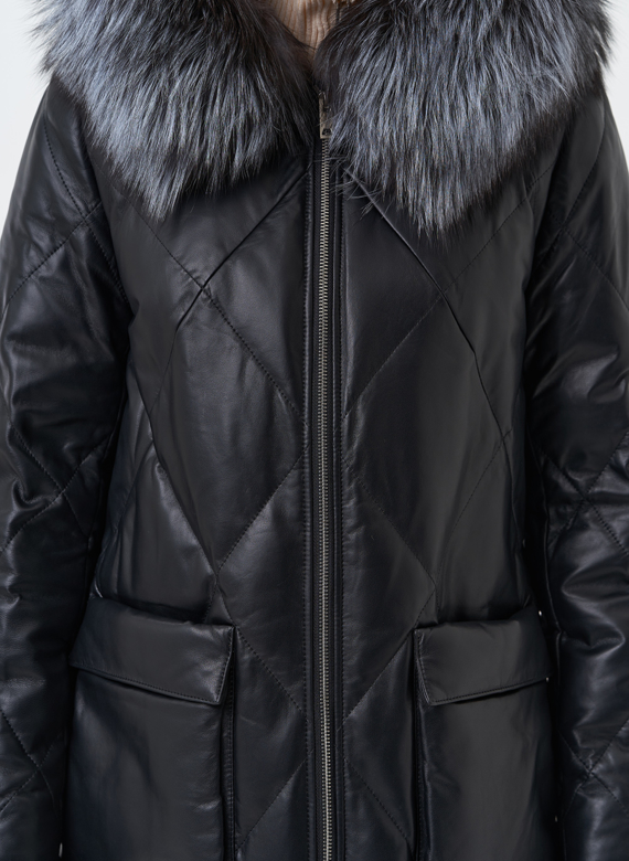 Женский кожаный пуховик с капюшоном
