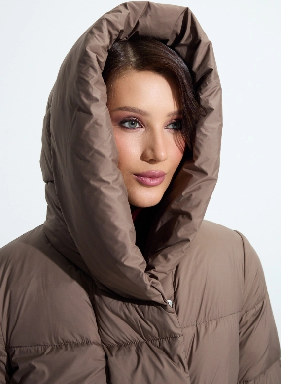 Женский пуховик с капюшоном фото