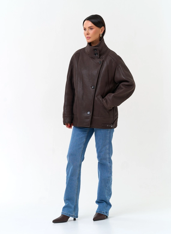 Женская дубленка из натурального меха с воротником стойкой фото