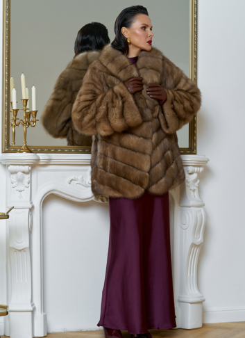 Женская шуба из куницы с воротником шаль