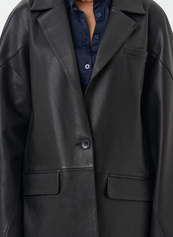 Жакет из натуральной кожи черного цвета