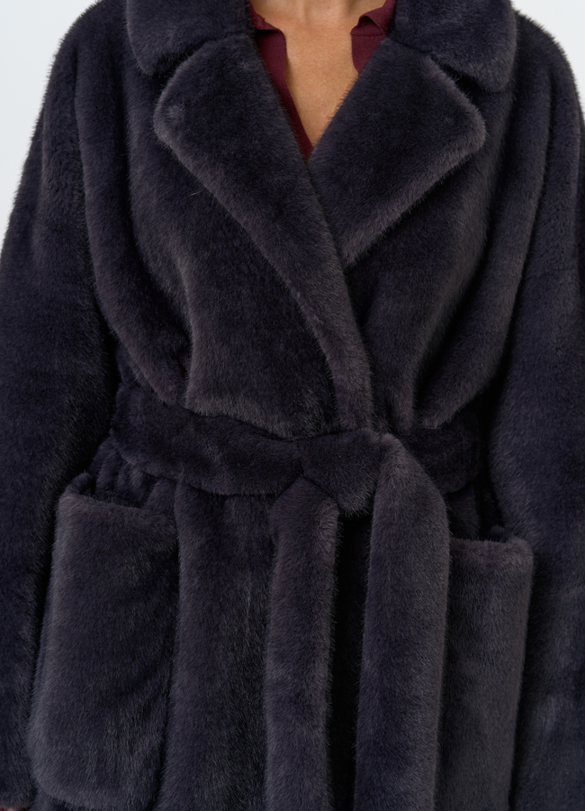 Женское пальто из эко меха с поясом модель № 31500 универмаг малина